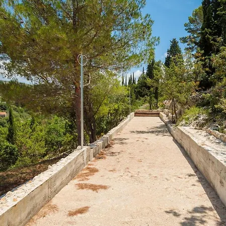Holiday home Luka Brac Lozisce