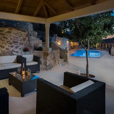 Luka Brac * Ložišće