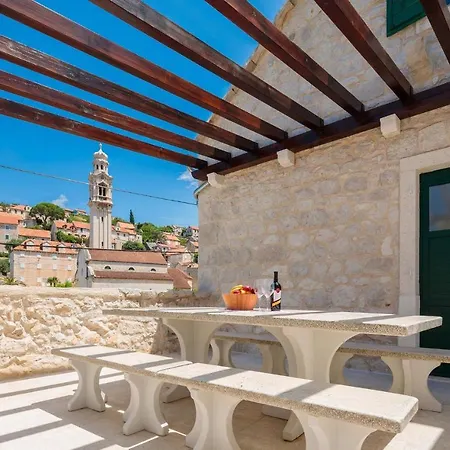 Luka Brac * Ložišće